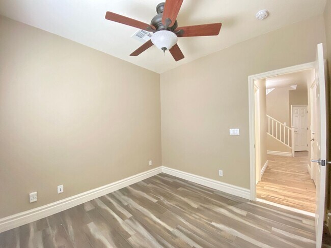 Building Photo - Wonderful two-story single-family house