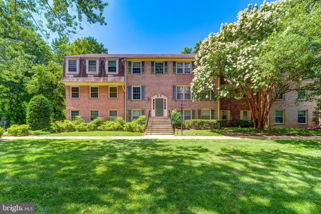 Building Photo - 6012 Westchester Dr