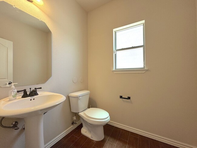 Building Photo - West El Paso 4bed/3bath + office - Refrig ...