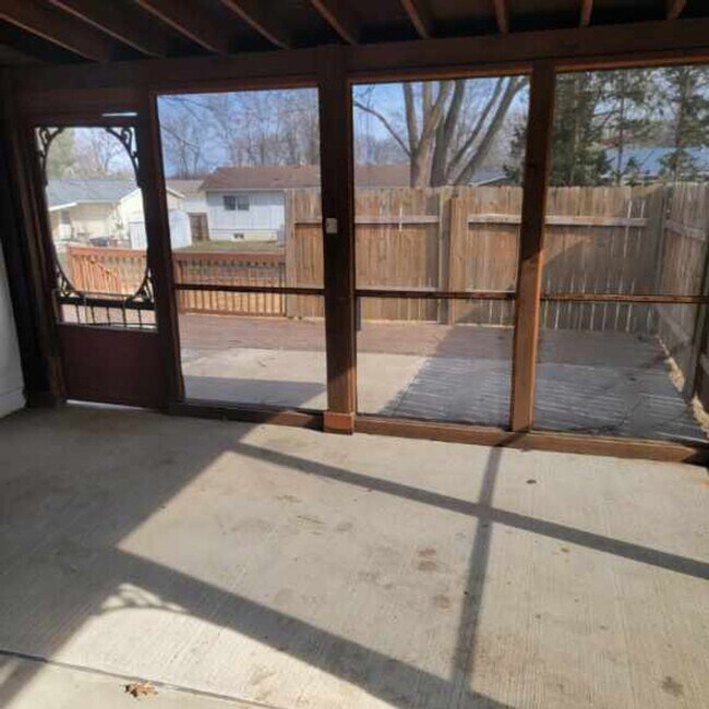 Building Photo - 4 Bedroom Home in St. Charles  $2695