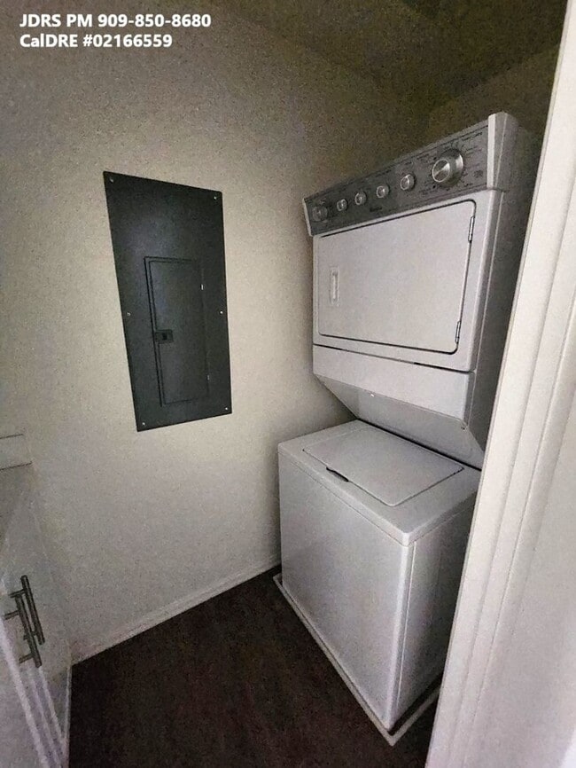 Building Photo - Upland 3 Bedroom Condo