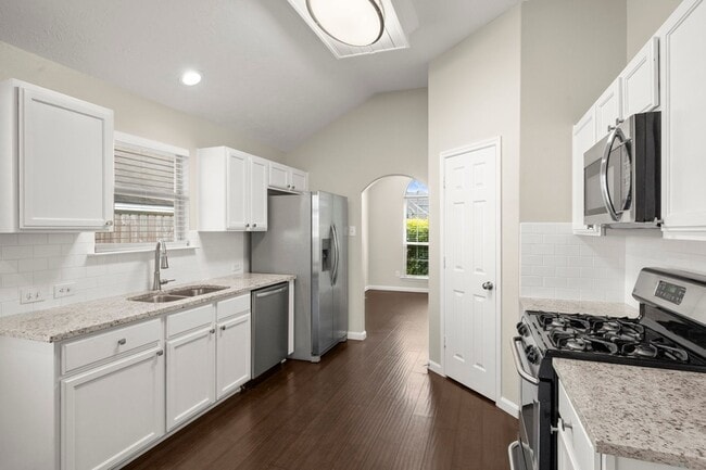 Building Photo - 18454 Sunrise Pines Dr