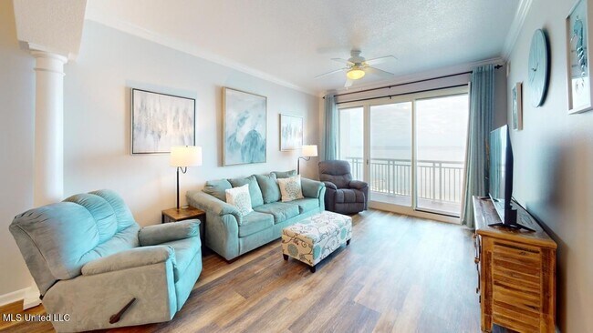Building Photo - 2228 Beach Dr