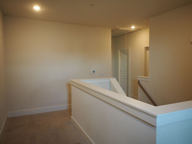 Building Photo - Beautiful two level Condo