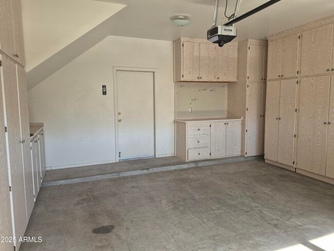 Building Photo - 3020 W Cavalry Dr