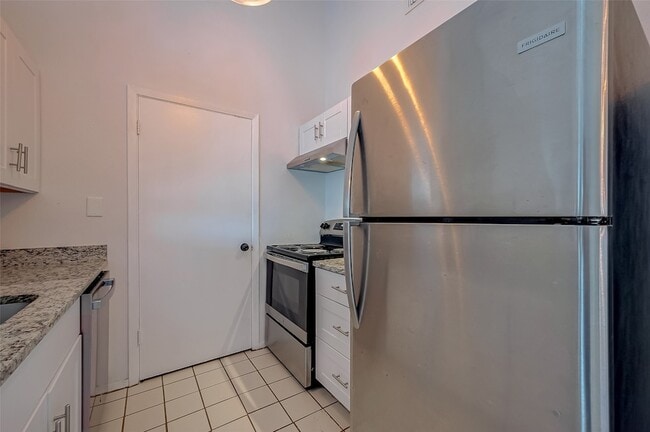 Building Photo - 11009 Crenchrus Ct