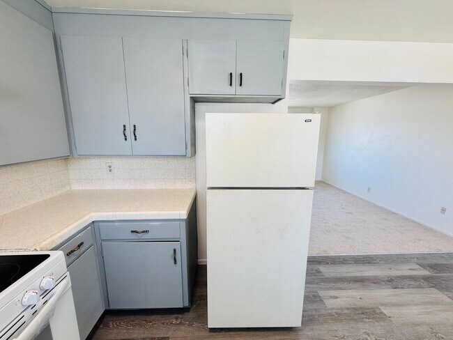 Building Photo - 203 W Benjamin Holt Dr