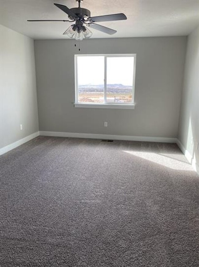 Building Photo - 3051 N 225 E