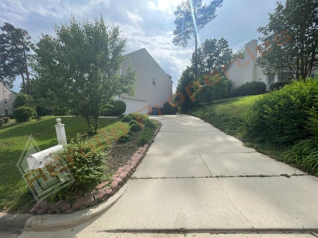 Building Photo - Lovely 4 Bedroom, 2.5 Bath Home w/ 2-Car G...
