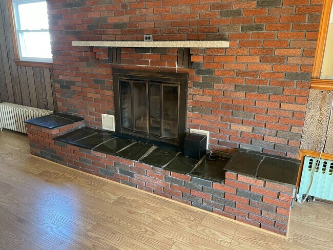 Building Photo - 215 Karsey St