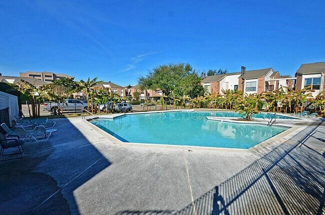 Building Photo - 10104 Waterstone Dr