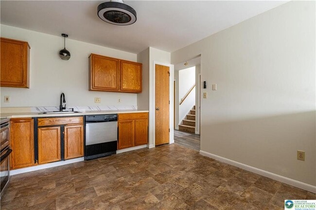 Building Photo - 48 Olde Penn Dr