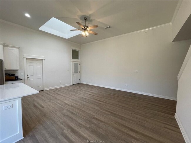 Building Photo - Townhome for lease Available 7/6/2026