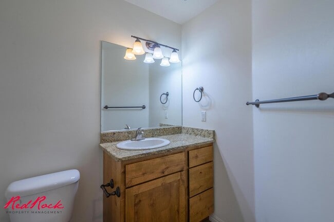 Building Photo - DOG-FRIENDLY 3 Bedroom Townhome with INTERNET INCLUDED!