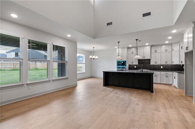 Building Photo - 1121 Whistler St