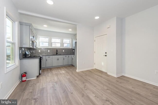 Primary Photo - 105 Coolidge St