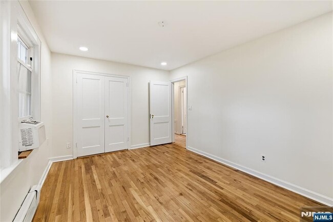 Building Photo - 7 Burnham Pl