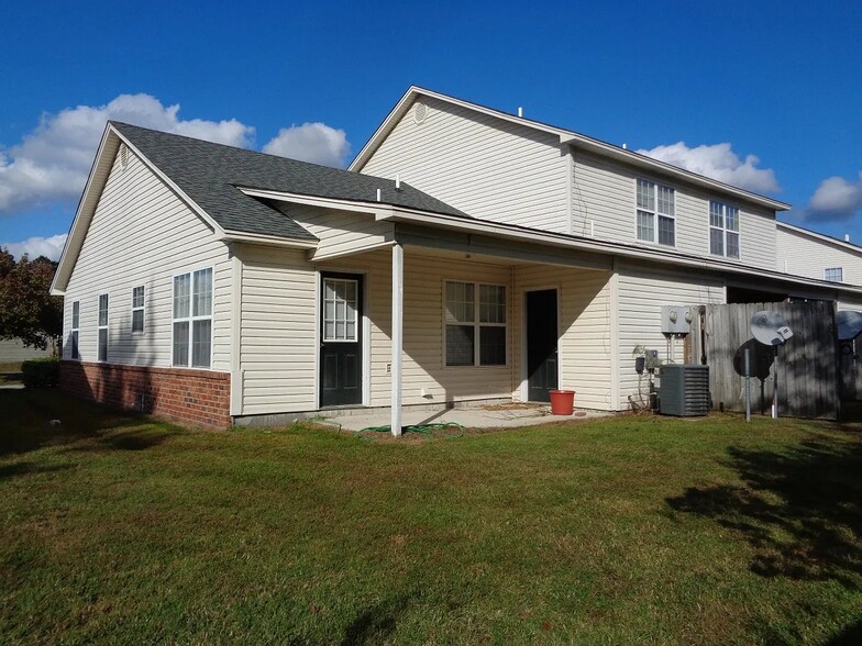 Building Photo - 4040 Cedars Pkwy