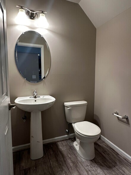 Building Photo - 3024 Goshen Dr