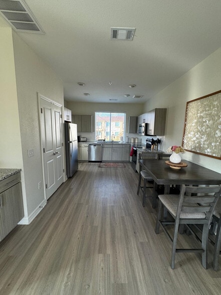 Building Photo - Room in Townhome on W Whitestone Blvd