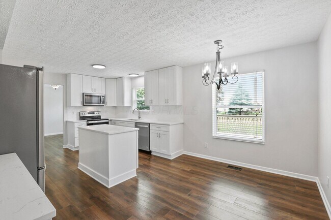 Building Photo - 5998 Blaverly Dr