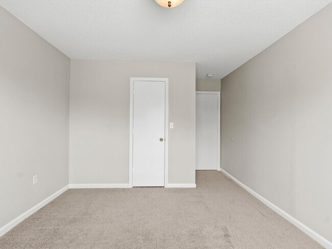 Building Photo - Fantastic Location in Madison City!