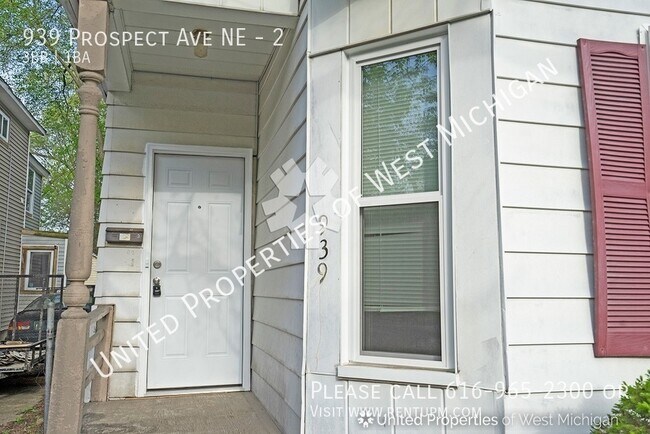 Building Photo - Available Now | 3 Bedroom, 1 Bath Upper Le...