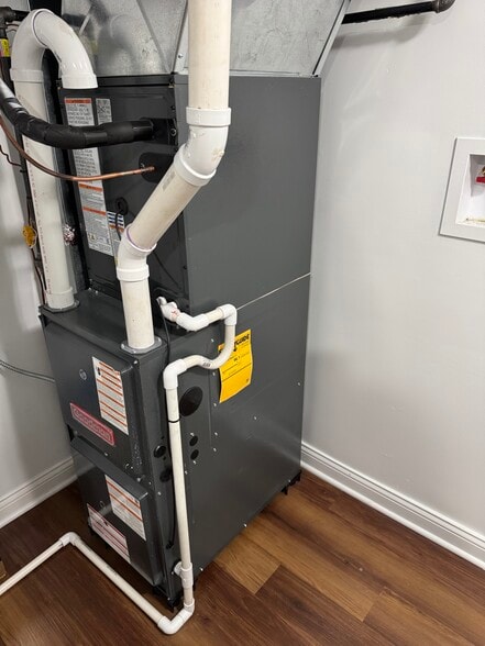 Building Photo - 2309 W 47th Pl