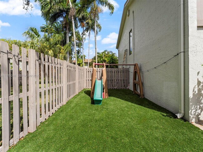 Building Photo - 10548 SW 112th Ave