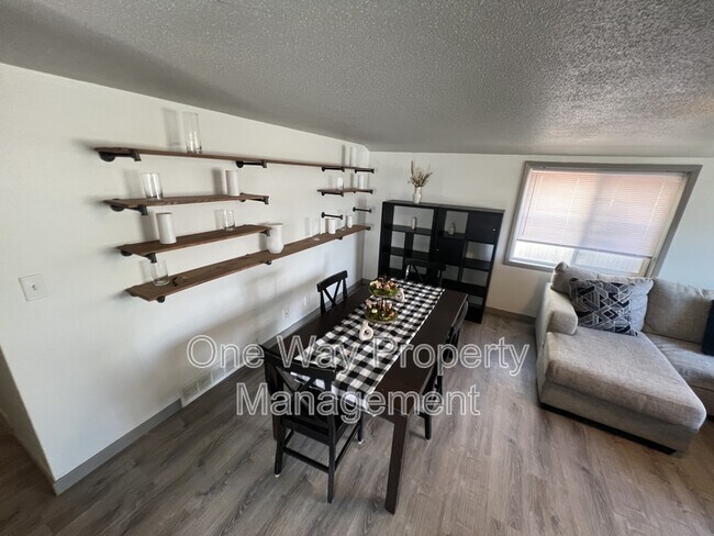 Building Photo - 205 16th Ave Ct