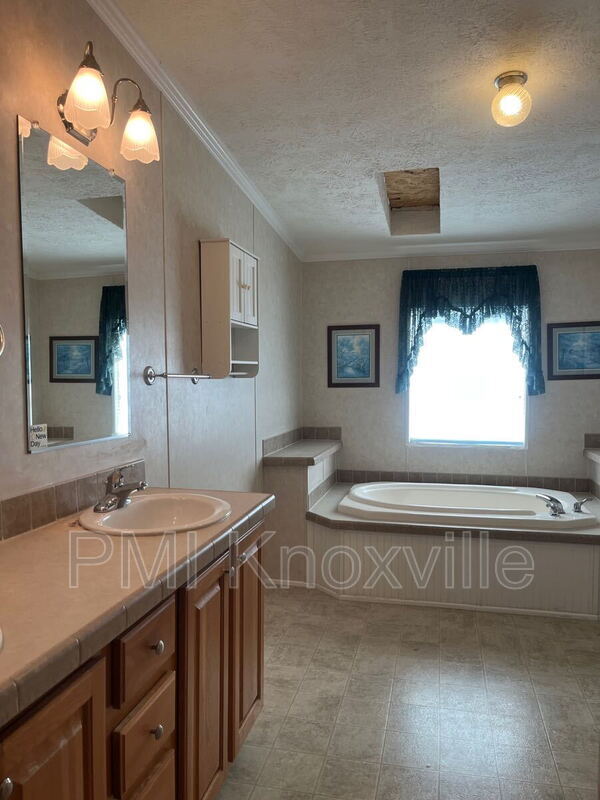 Building Photo - 8821 Trout Rd