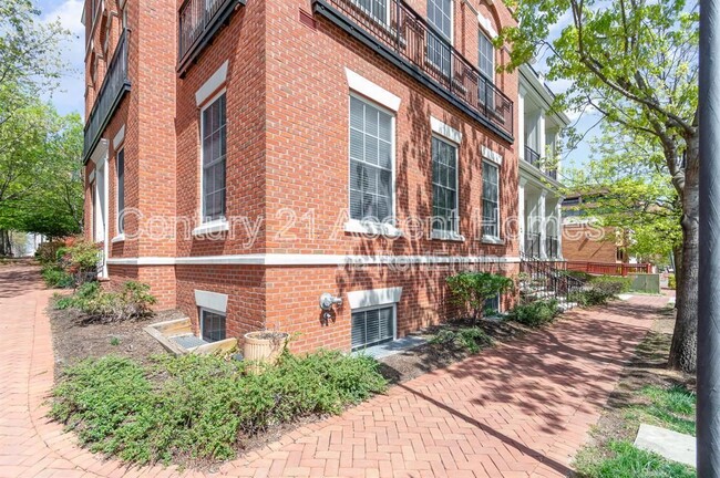 Building Photo - 1023 N Royal St