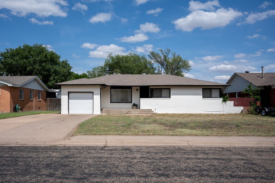 Primary Photo - 1559 Parr St