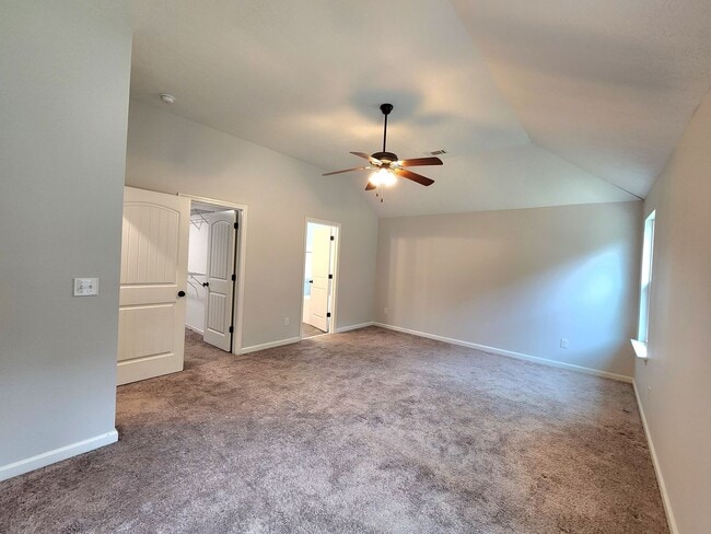 Building Photo - 4 Bedroom Ranch in Willow Oak Village