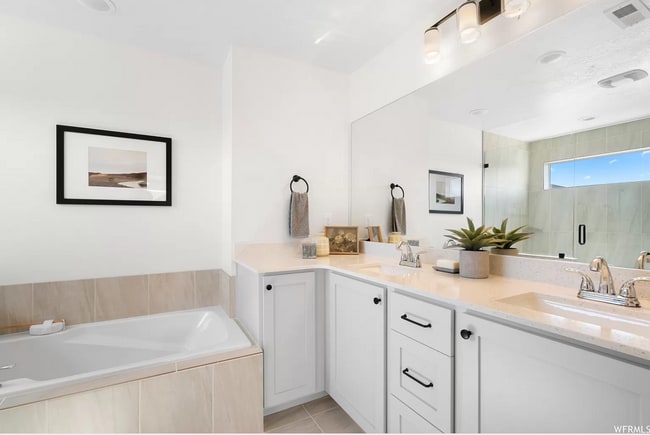 Building Photo - Beautiful Townhome 4 bd & 3.5 bath in American Fork