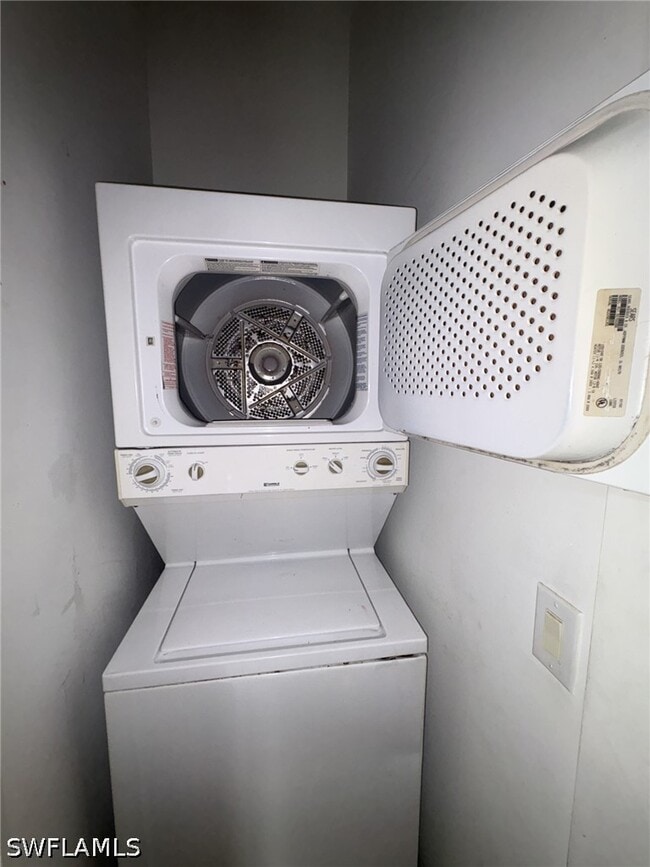 Building Photo - 141 18th Ave NE