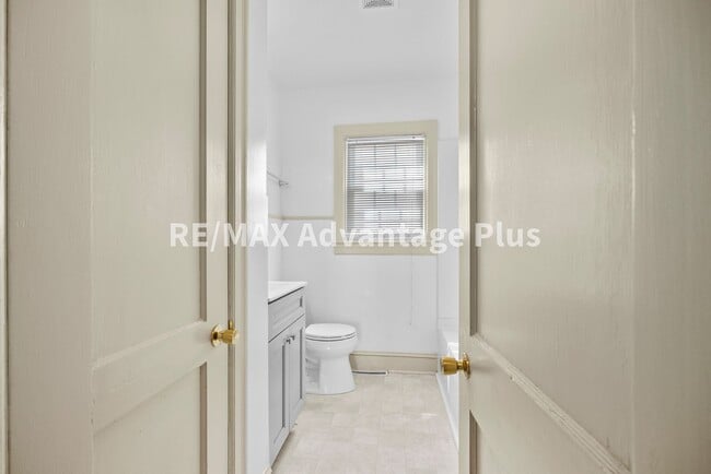 Building Photo - 3 Bedroom 2 Bath in Farmville!