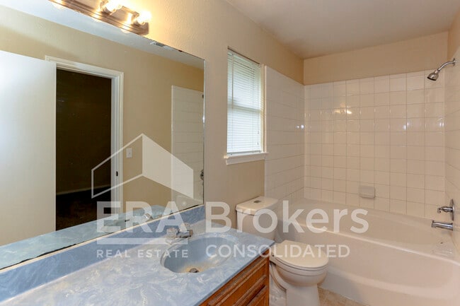 Building Photo - 2304 Sherman Dr