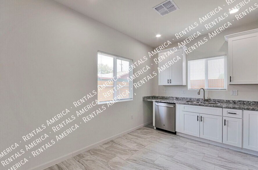 Building Photo - 3727 N Stone Ave