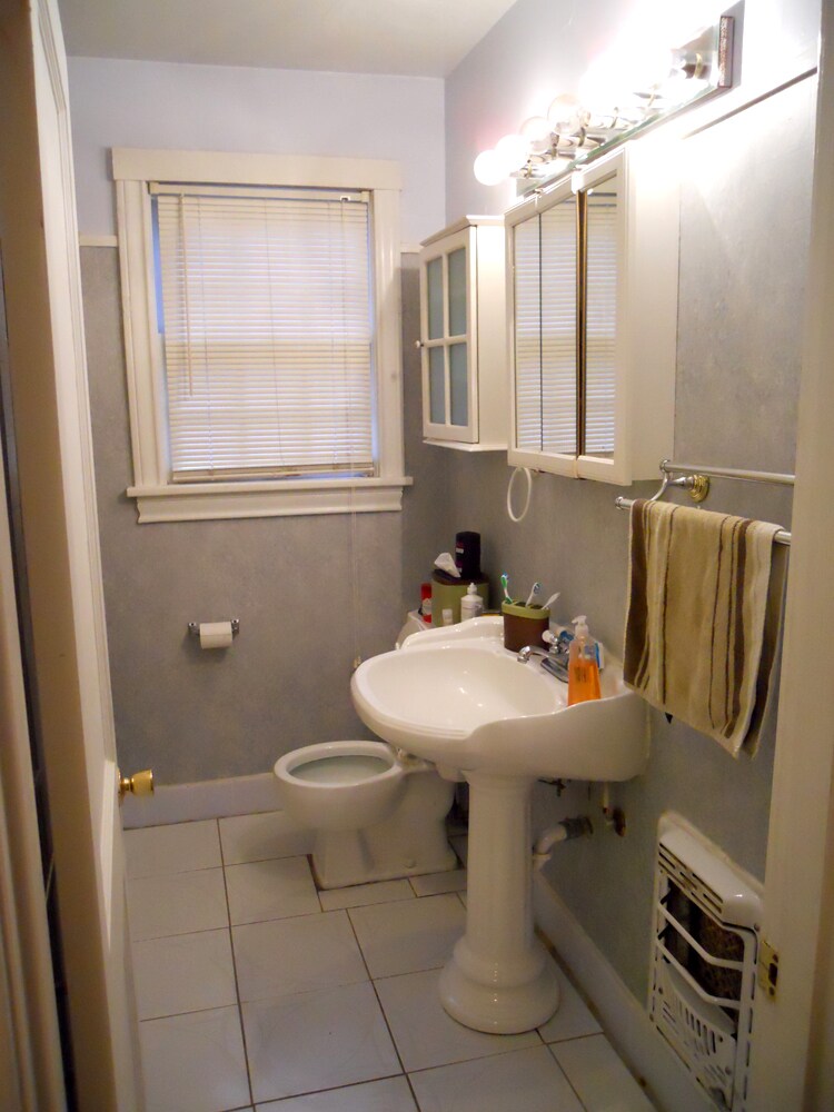 Building Photo - 528 Stephenson St