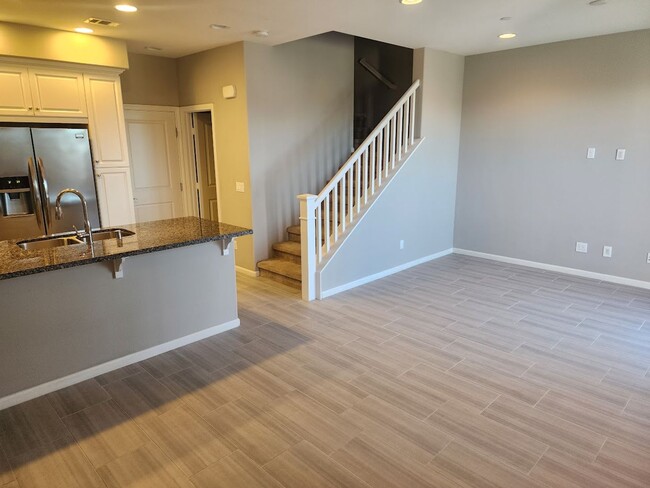 Building Photo - Gorgeous Townhome in South Temecula with V...