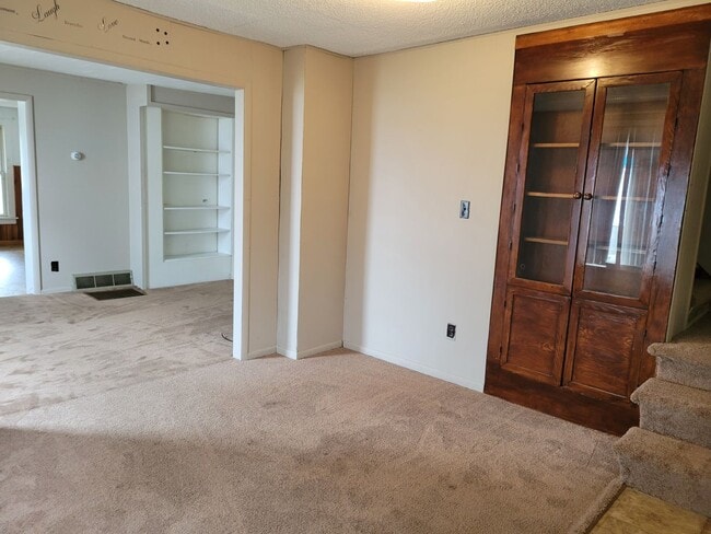 Building Photo - 2 Bedroom Duplex