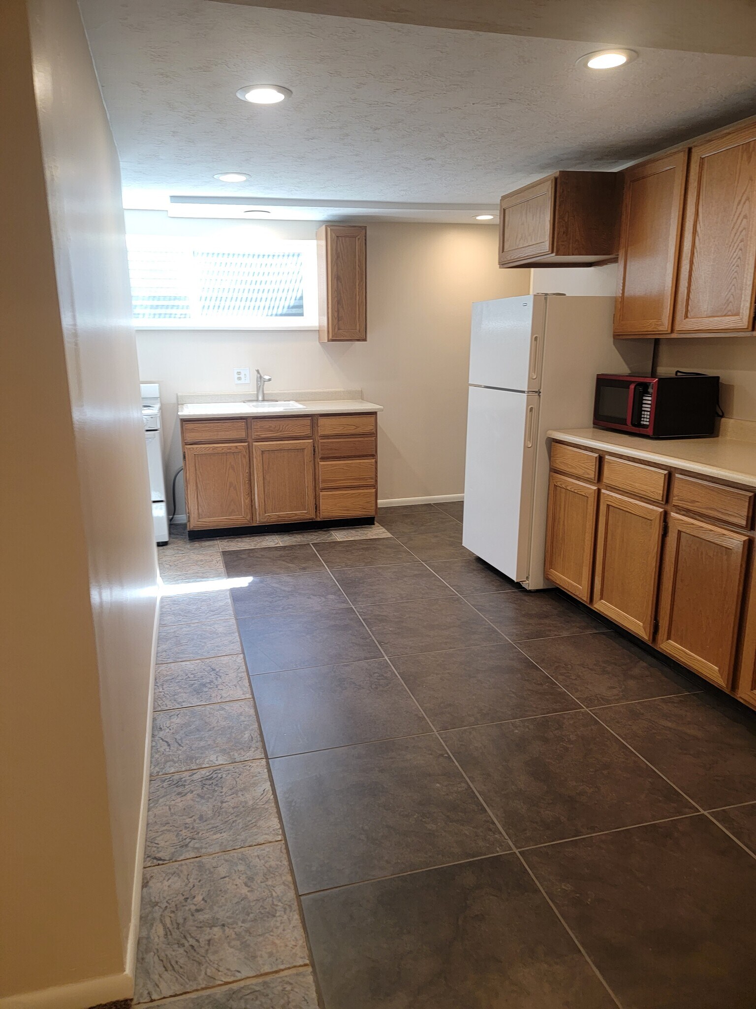 Building Photo - 1346 E Rosa Cir