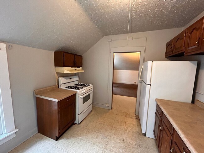 Building Photo - 1458 W 3rd St