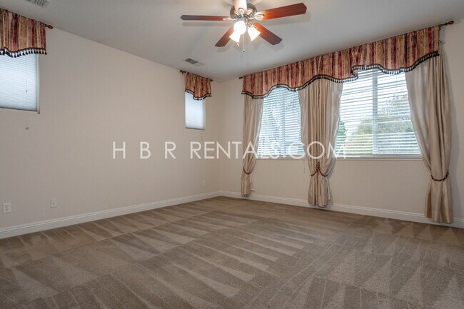 Building Photo - MANTECA RENTAL 4 BEDROOM OUTDOOR PIZZA OVEN in beautiful rear yard