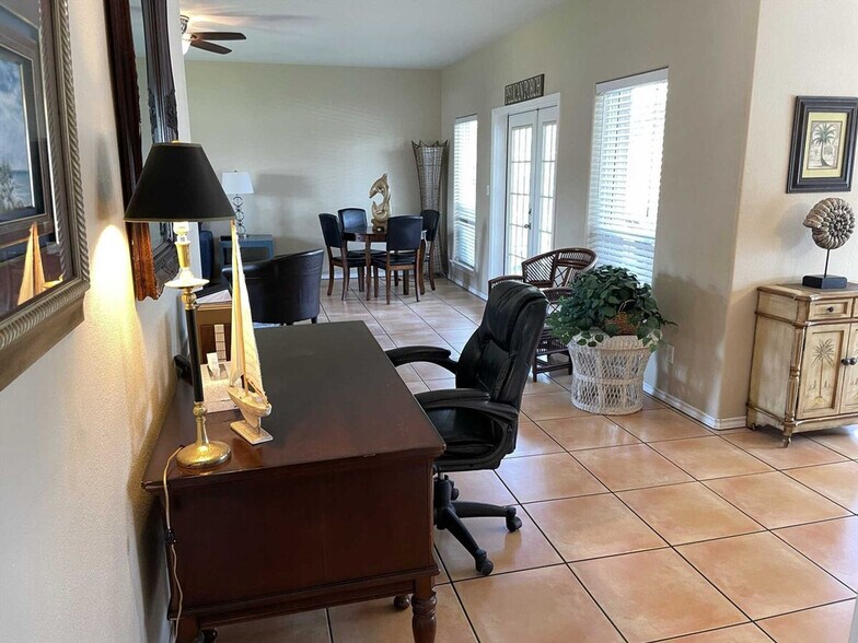 Building Photo - 126 Pike St