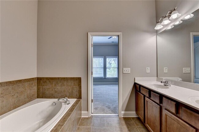 Building Photo - 812 Red Hart Ln