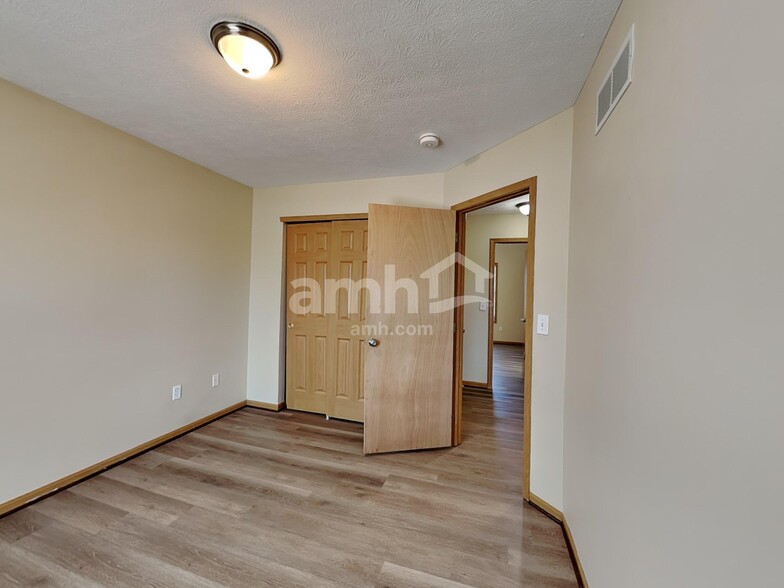 Building Photo - 219 Hayfield Dr