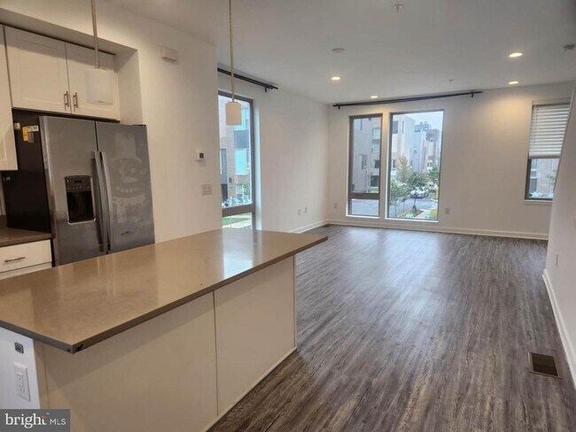 Building Photo - 3129 Beachview Ln