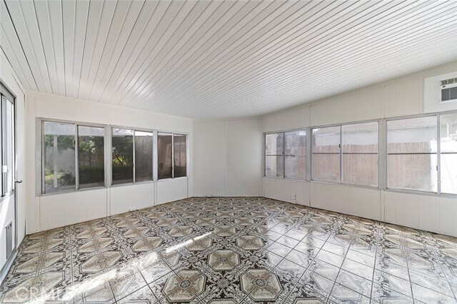 Building Photo - 348 W Spazier Ave